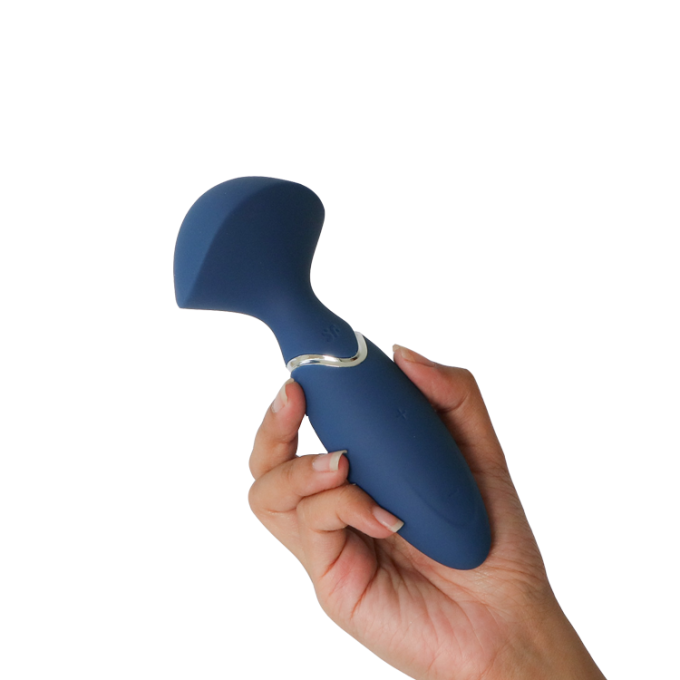 Satisfyer Mini Wand-er (Hand Photo)