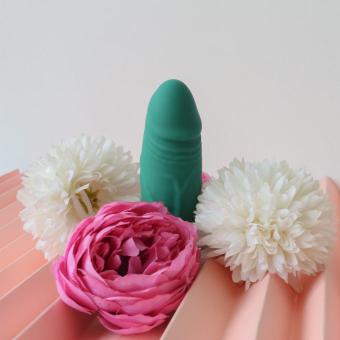 Thumbelina Mini Vibrator (Lifestyle Photo 1)